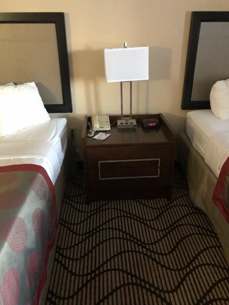 Holiday Inn Indianapolis - Airport Area N By Ihg Exterior foto