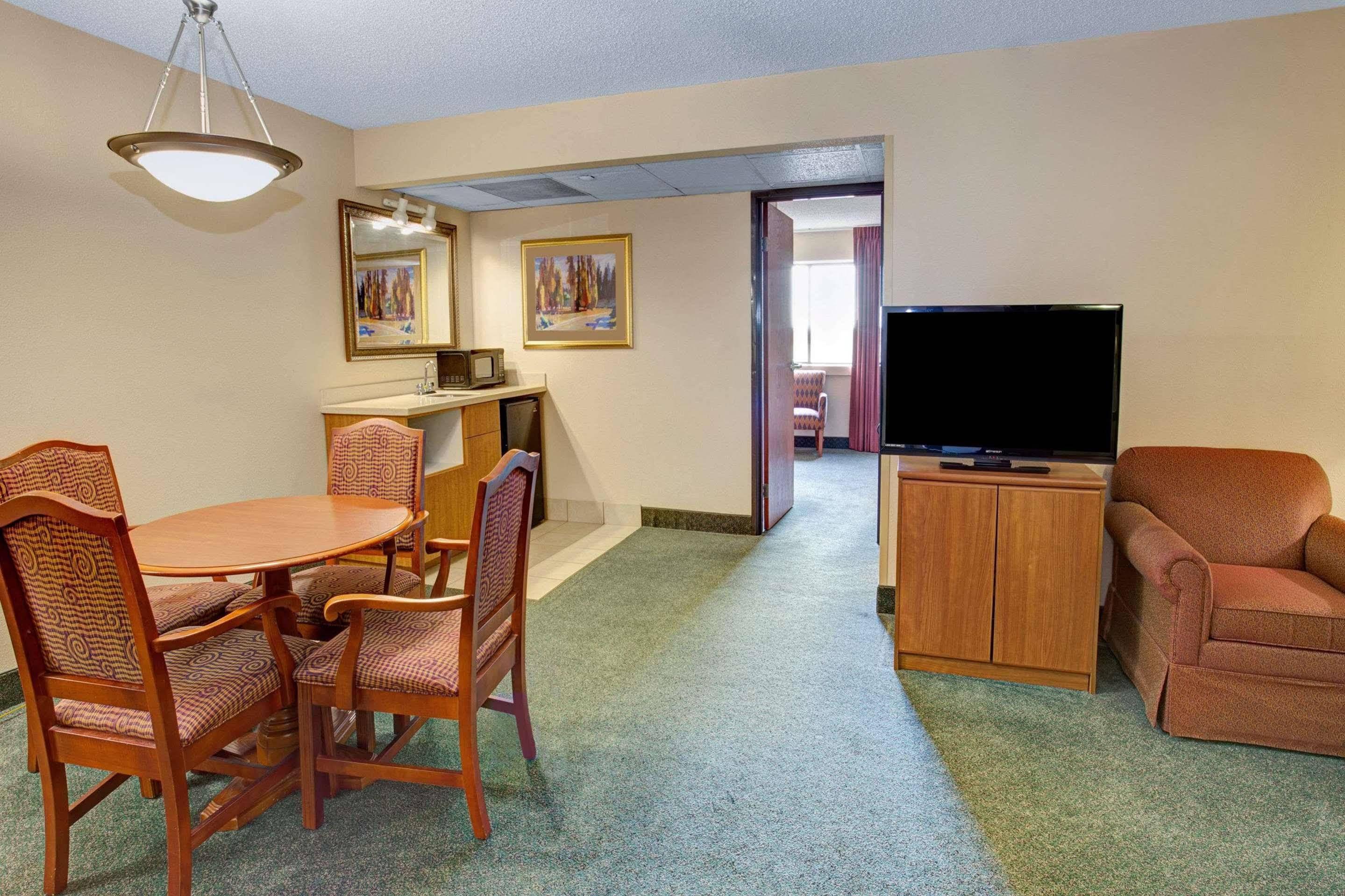 Holiday Inn Indianapolis - Airport Area N By Ihg Exterior foto